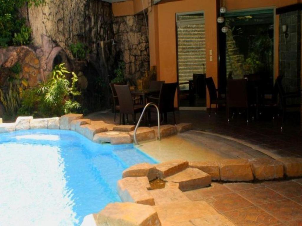 Hotel Goldenfield Kundutel Bacolod Exterior foto